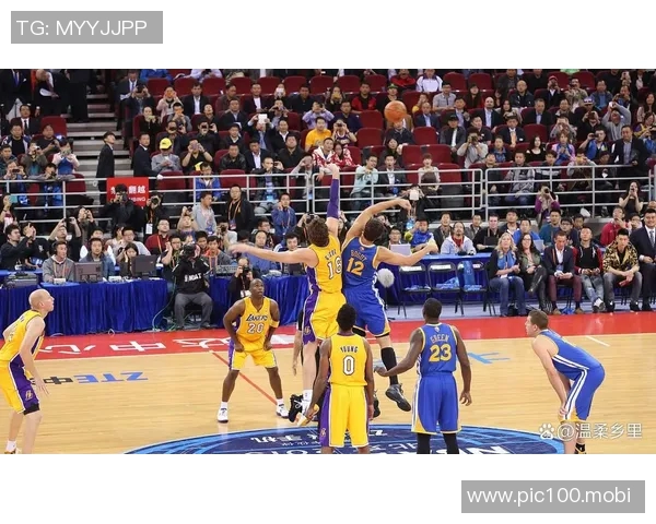 勇士客场大胜爵士,库里表现卓越荣登赢球海报封面